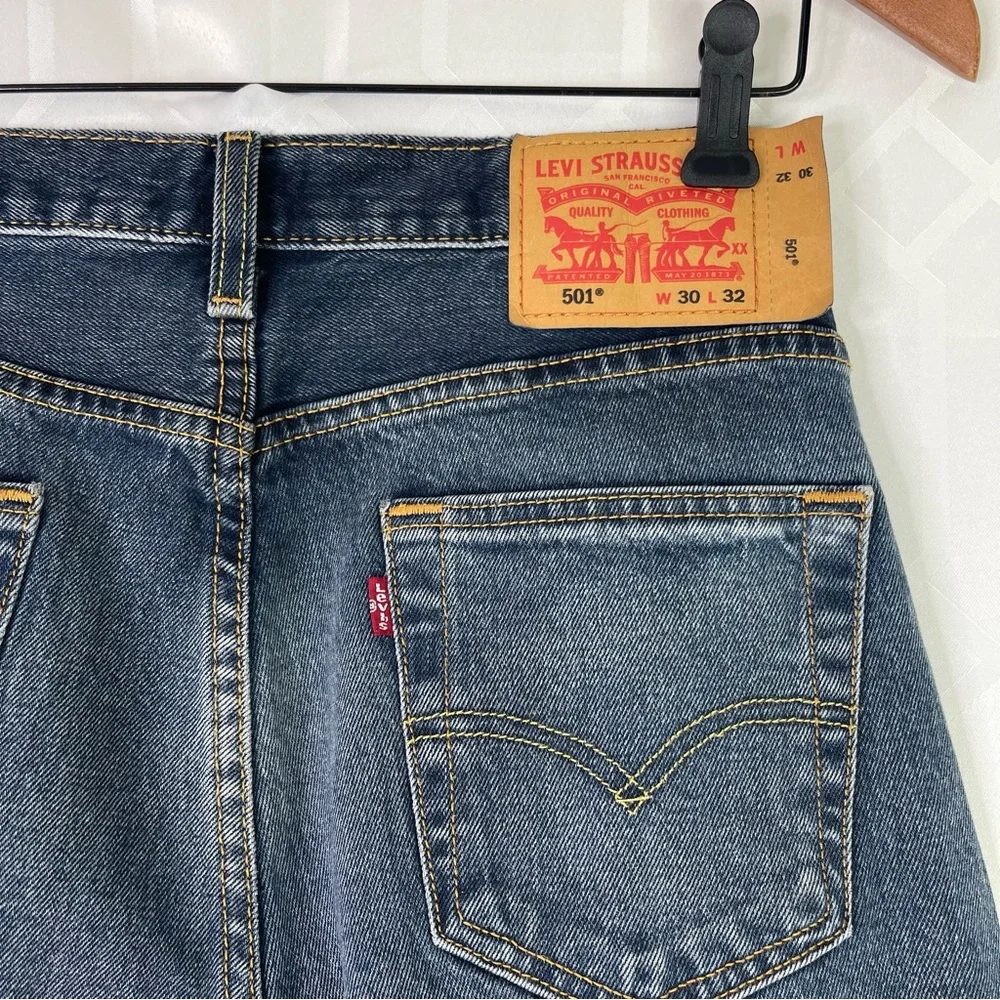 Levi's 501 Original Fit Medium Dark Wash Straight Leg Jeans W30 L32